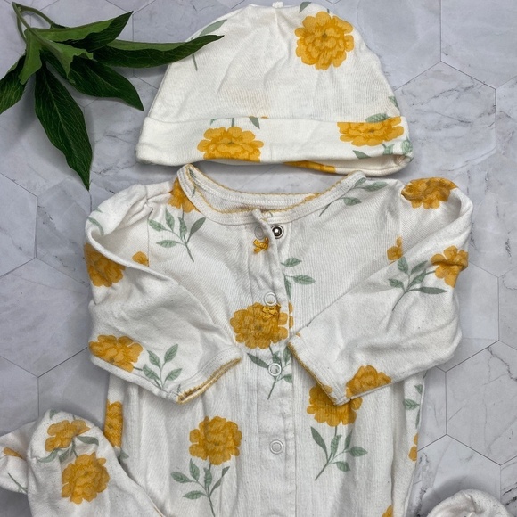Carter’s Floral Sleeper Pajamas 6 months with hat - Picture 1 of 10